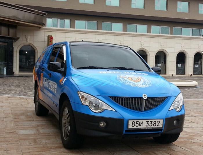 ▲ 이호경 대구FC 엔젤클럽 회장이 엔젤클럽에 기증한 업무용 차량.