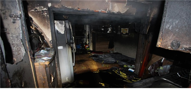 ▲ 대구 달서구 월성동의 한 아파트에서 불이 나 1명이 숨지고 4명이 다쳤다. 사진은 불이 난 아파트 내부 모습. 달서소방서 제공.