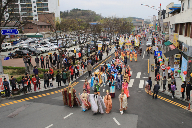 ▲ 대가야 건국신화 퍼레이드가 대가야읍 주요 도로에서 펼쳐진다(지난해 축제).