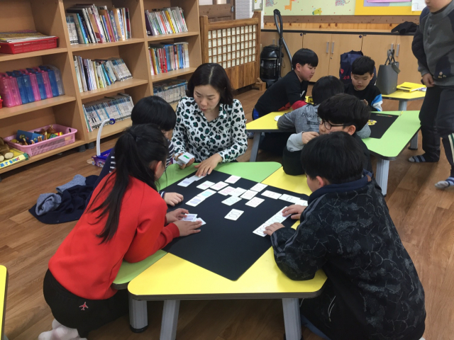 ▲ 장산초등학교가 5학년 학생을 대상으로 ‘보드게임 수학을 만나다’’ 프로그램 ‘보드게임’을 운영해 큰 호응을 얻었다.