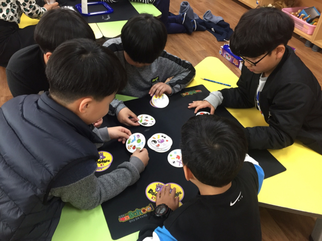 ▲ 장산초등학교가 5학년 학생을 대상으로 ‘보드게임 수학을 만나다’’ 프로그램 ‘보드게임’을 운영해 큰 호응을 얻었다.