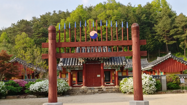 ▲ 박제상 유적지에 조선시대 건립해 복원된 치산서원과 홍살문.