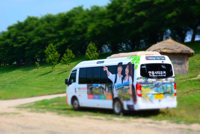 ▲ 안동시가 8일부터 안동을 찾는 관광객들의 편의를 위해 주·야간으로 순환형 시티투어버스를 운영한다．