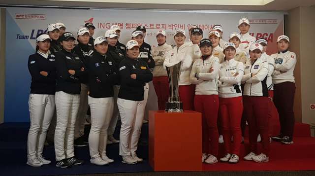 ▲ 경주에서 11월29일부터 12월1일까지 3일간 한국 여자프로골프선수 국내외파 26명이 열전을 펼친다. 사진은 지난해 대회 출전에 앞서 기념촬영하는 선수들.