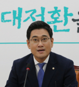 ▲ 바른미래당 오신환 원내대표가 22일 국회에서 '취임 100일' 기자회견을 하고 있다. 연합뉴스