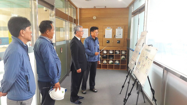 ▲ 이상훈 한국가스공사 상임감사가 지난 21일 수도권 지역 사업소를 찾아 현장 점검을 하고 있다.