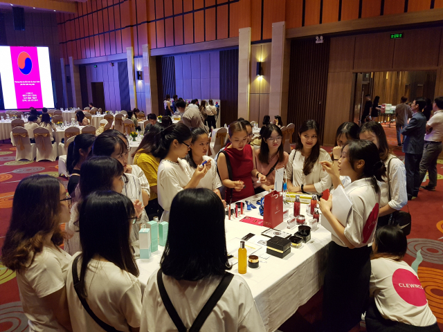 ▲ 경산시가 베트남 다낭에서 베트남 화장품 판매업체 대표 등 150여 명이 참석한 ‘2019 베트남 화장품 수출전략대회’를 했다.