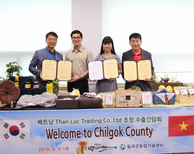 ▲ 칠곡군농업기술센터가 영지버섯 수출을 위해 베트남 업체와 업무협약을 체결했다.
