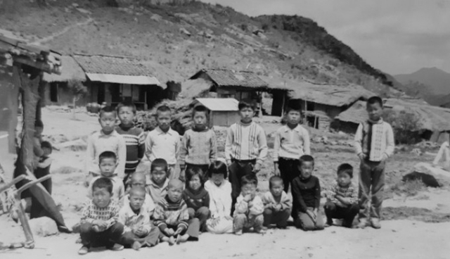 ▲ 화산마을은 1962년 개간에 들어갔다. 사진은 정착 당시 화산마을 모습.