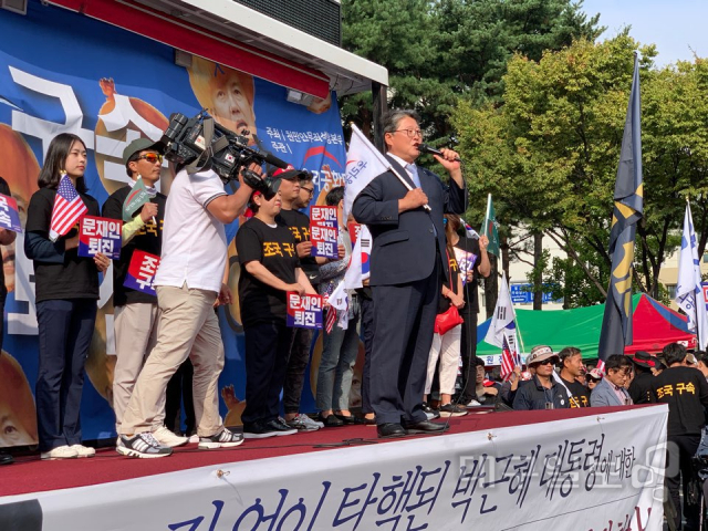 ▲ 조원진 의원이 지난 5일 우리공화당 집회에서 연설을 하고 있다.
