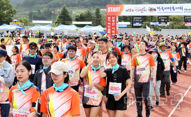 ▲ 5.7km(건강코스)를 달리는 참가자들.