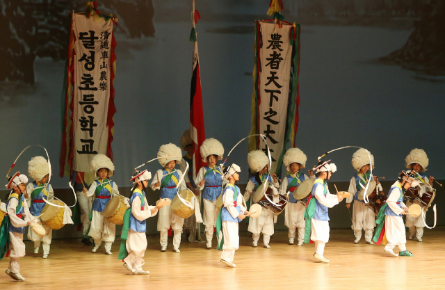 ▲ 지난해 열린 대구학생동아리 한마당 행사에서 달성초등학교의 국악동아리 공연 모습.