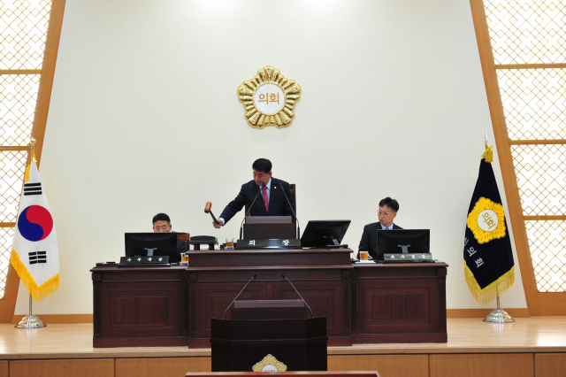 ▲ 영천시의회는 지난 21일 제202회 임시회를 열고 오는 30일까지 10일간의 의사일정에 돌입했다. 박종운 영천시의회 의장이 개회를 선언하는 모습.