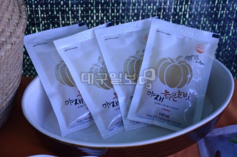 ▲ 경북애 그린키농원에서 만든 호박즙, 아재 ‘늙은호박’이라는 브랜드로 판매한다.