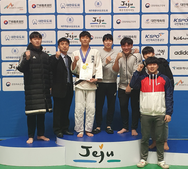 ▲ 2019 제주컵 국제유도대회 남자 대학부 -66㎏급에서 금메달을 획득한 서보민(왼쪽에서 세번째).