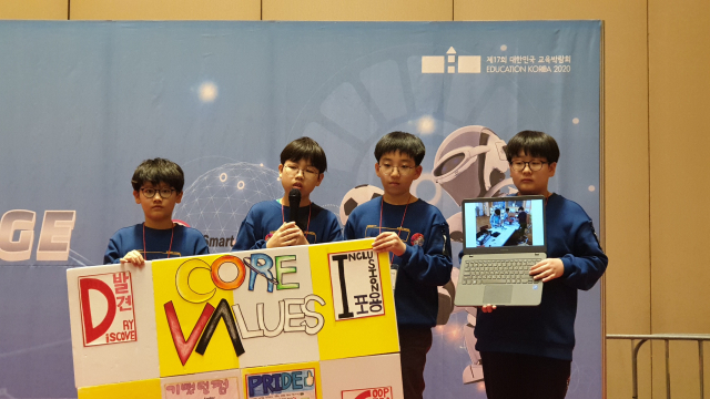 ▲ 신당초등학교 학생들이 코리아로봇챔피언십 FLL 대회 프로젝트 발표 모습