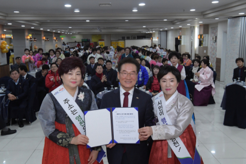 ▲ 영천시여성단체협의회가 스타컨벤션웨딩에서 ‘2020년 영천여성 신년인사회’를 개최했다.