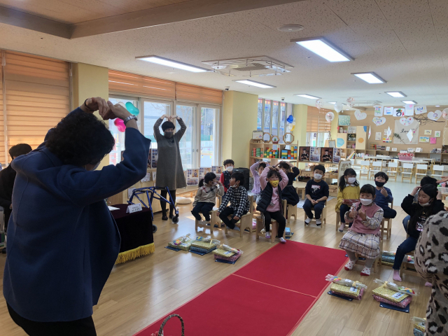 ▲ 대구 불로초병설유치원 유아들이 직접 기획하고 주도한 졸업식을 가졌다.