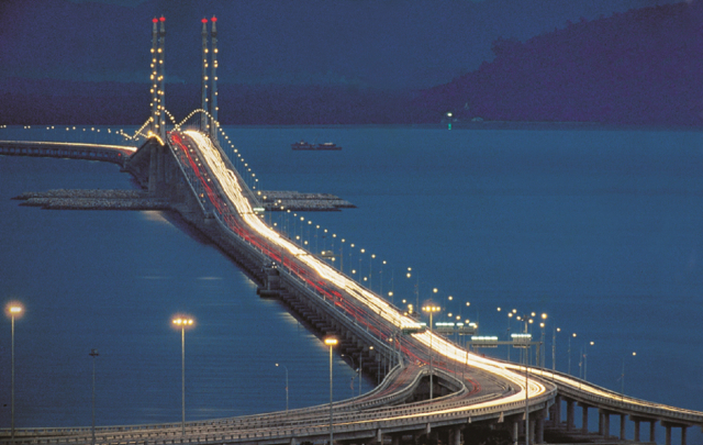 ▲ 페낭 브릿지(Penang Bridge)는 말레이시아 본토와 페낭 섬을 잇는 총 13.5㎞의 다리로 말레이시아에서 가장 긴 다리다.