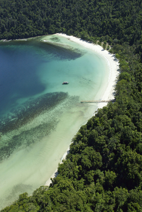 ▲ 툰구 압둘 라만 해양국립공원은 도심에서 배로 20분 이내 거리에 자리한 5개의 섬을 아우르는 말레이시아 제1의 해양공원이다