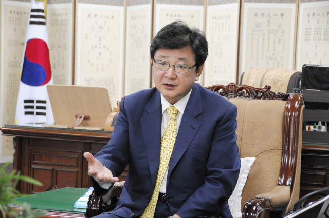 ▲ 권영세 안동시장이 30일 더불어민주당 입당 의사를 밝히고 있다.