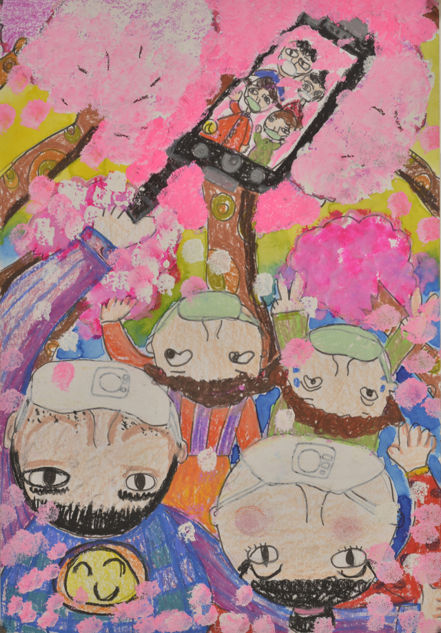 ▲ 제42회 대백 어린이 미술 공모전에서 매천초등학교 1학년 이수민 양의 '마스크 속 벚꽃 가족사진'이 대상을 차지했다.