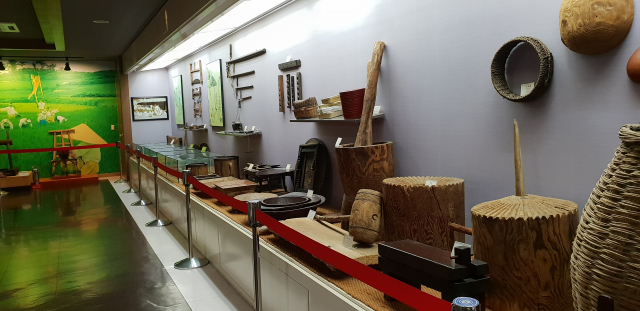 ▲ 월곡역사박물관 1층 ‘농경시대 생활관’에 전시된 각종 도구들