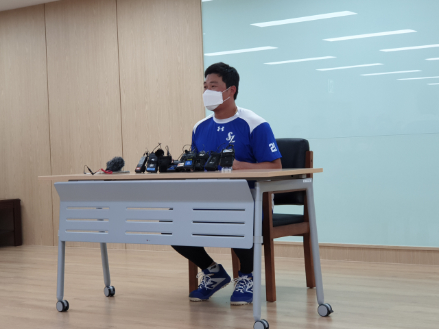 ▲ 오승환은 9일 대구 삼성 라이온즈 파크에서 열린 공식 인터뷰에서 “준비를 잘 한만큼 좋은 모습을 보여드릴 수 있도록 노력하겠다”고 복귀 소감을 밝혔다.