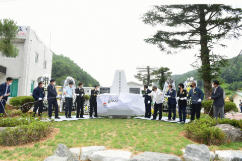 ▲ 김천시는 지난 12일 증산치안센터에서 재건립된 ‘증산 전몰경찰 충혼비 제막식을 가졌다.
