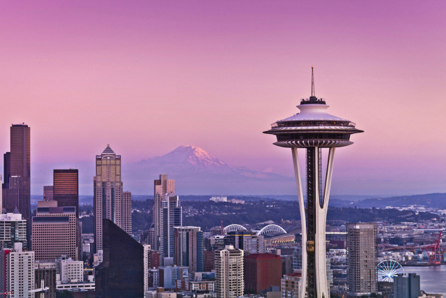 ▲ 스페이스 니들은 1962년 시애틀 세계박람회의 유산 중 하나로 시애틀의 초현대적인 아이콘이라 할 수 있다. 출처 Visit Seattle