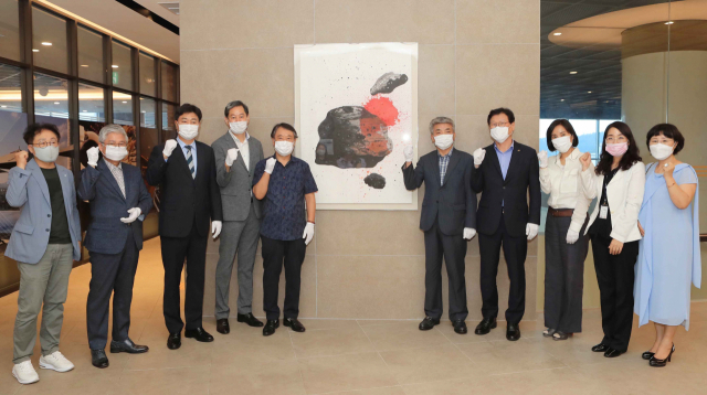 ▲ 대구 수성아트피아가 지난 11일 호텔수성 신관 로비에서 올해 ‘미술작품 대여제’ 착수식을 가졌다.