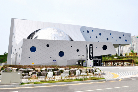 ▲ 김천 녹색미래과학관은 2014년 문을 열었다. 4D 영화관, 다양한 체험시설을 갖춘 아동·청소년 등 자라나는 꿈나무들의 체험공간이다.