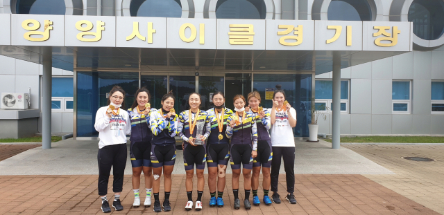 ▲ 상주시청 여자 사이클팀이 강원도 양양군에서 개최된 2020 KBS 양양 전국사이클선수권대회에서 여자 일반부 종합우승을 차지했다.