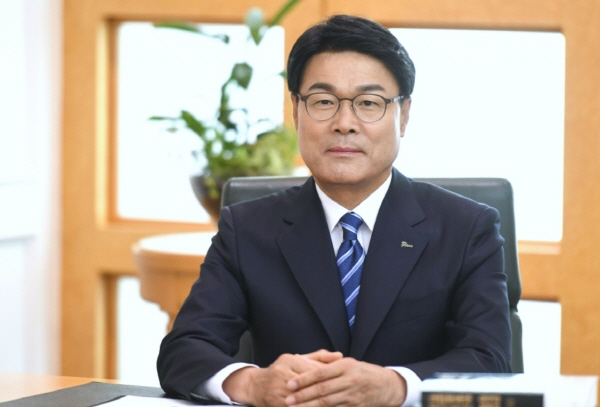 ▲ 최정우 포스코 회장이 4일 온라인으로 진행된 시무식에서 신년사를 하고 있다.