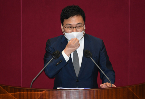 ▲ 무소속 이상직 의원이 21일 국회에서 열린 본회의에서 본인의 체포동의안에 대해 신상발언하고 있다. 연합뉴스