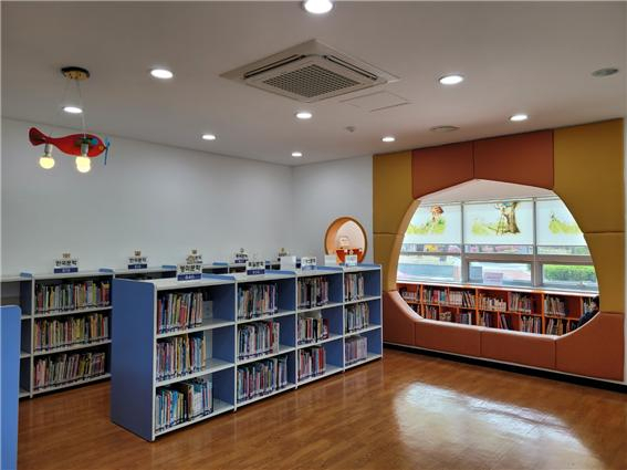 ▲ 영천시립도서관 유아자료실의 내부 모습.
