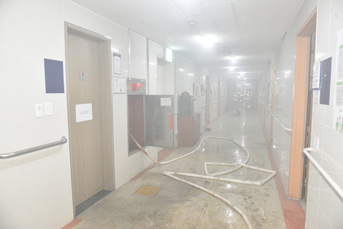 ▲ 지난 5일 대구 동구의 한 병원에서 발생한 화재 모습.