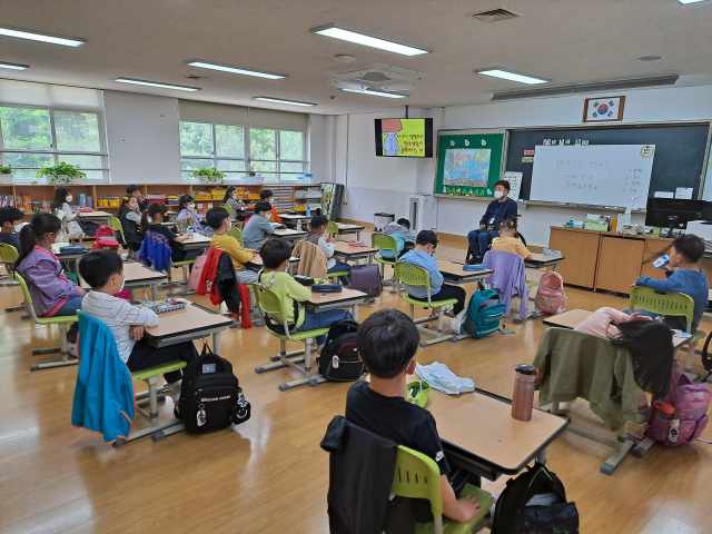 ▲ 봉황초등학교가 1~2학년 통합학급을 대상으로 장애인에 대한 올바른 가치관을 갖도록 장애인식개선교육을 했다.