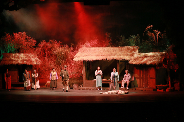 ▲ 예전아트홀 개관 20주년 기념 연극 ‘산불’ 공연 모습