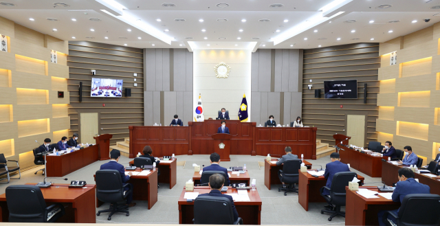 ▲ 성주군의회가 제256회 임시회를 개최하는 모습.