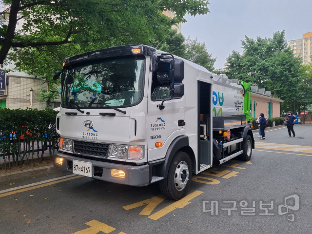 ▲ 대구지역 최초로 수성구청이 도입한 ‘한국형 청소차’ 모습.