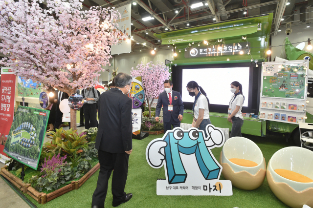 ▲ 24일 대구엑스코에서 개최된 대한민국 캠핑대전에서 남구청 관계자들이 남구 주요 관광지를 홍보하고 있다.