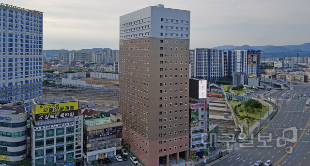 ▲ 일본 최대의 비즈니스 호텔 체인 ‘토요코인 동대구점’이 지난해 하반기 개장 예정이었으나 코로나19 사태로 인해 문을 열지 못하고 있다.