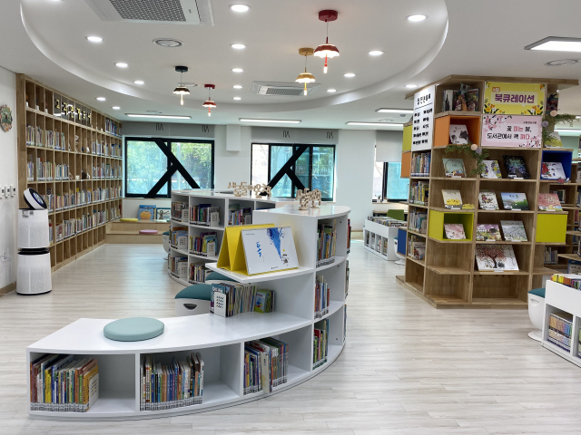 ▲ 리모델링을 끝낸 달성도서관 1층 어린이자료실 모습.