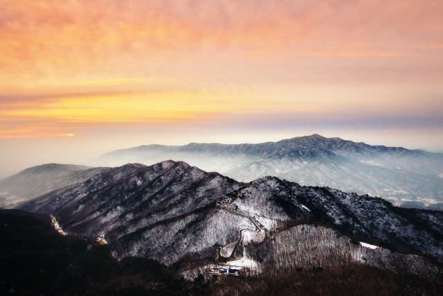 ▲ 민족의 영산 팔공산이 눈으로 뒤덮여 있는 모습.