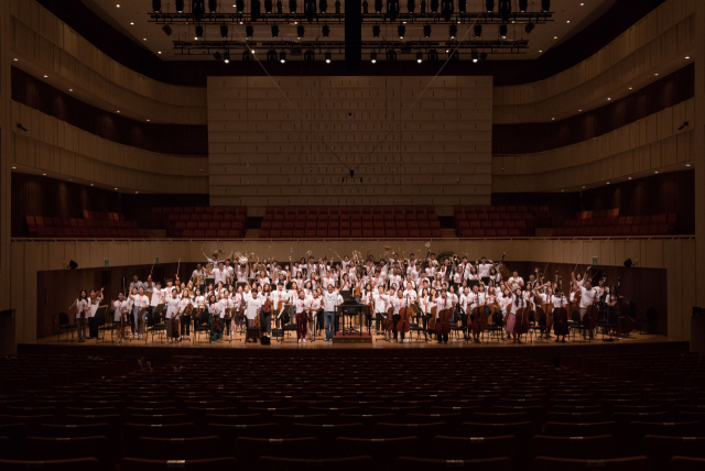 ▲ 제1회 솔라시안 유스 오케스트라가 멋진 무대를 선보였다. 2018년 솔라시안 유스 오케스트라 단원들이 무대에 오른 모습.