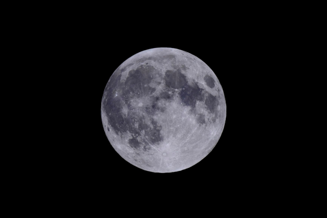 ▲ 한국천문연구원에서 촬영한 보름달 관측 사진.