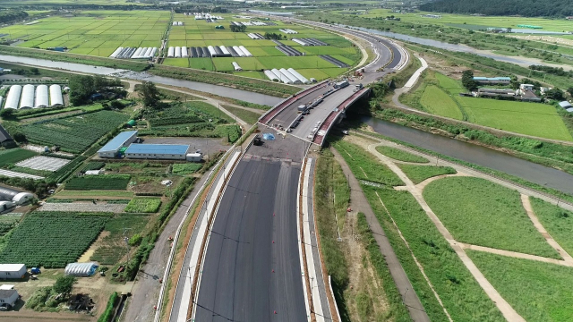 ▲ 경주IC와 경주시외버스터미널을 연결하고자 조성 중인 강변도로의 모습.