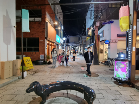 ▲ 신라아트마켓이 열린 로데오거리 일대 중심 상가의 모습.