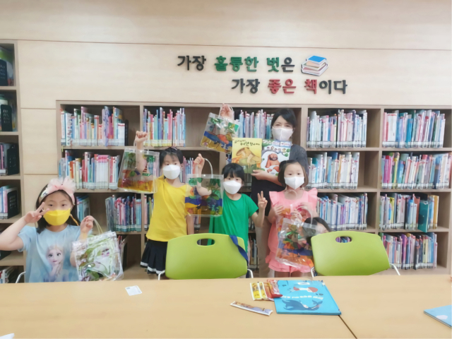 ▲ 김천시립도서관이 어린이들을 대상으로 작은 도서관을 운영하고 있다.
